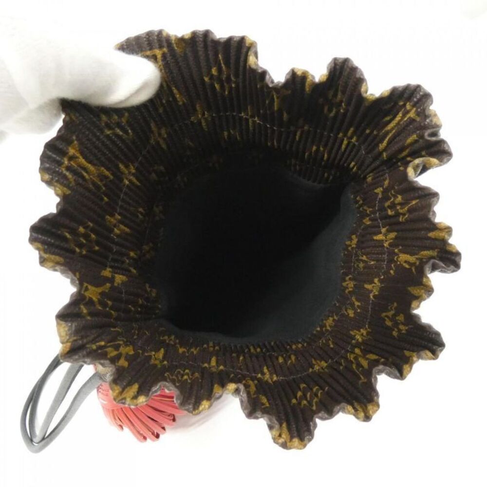 Louis Vuitton Monogram Pouch Explorer M62232 Shou… - image 5